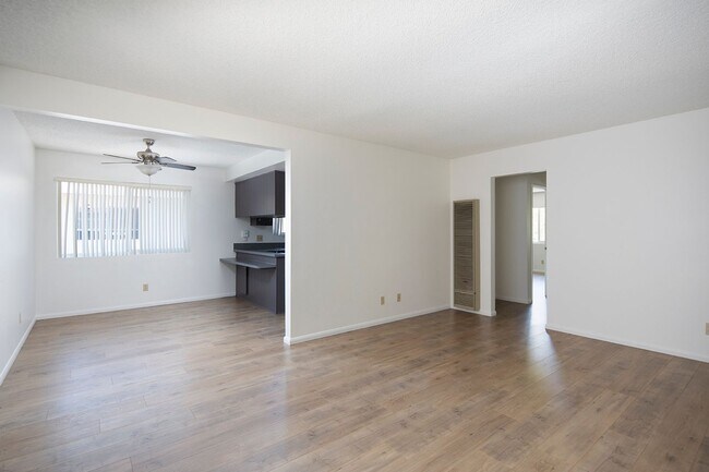 Foto del edificio - *MOVE-IN SPECIAL* 2BR in Oceanside with W/D Hookups and Garage