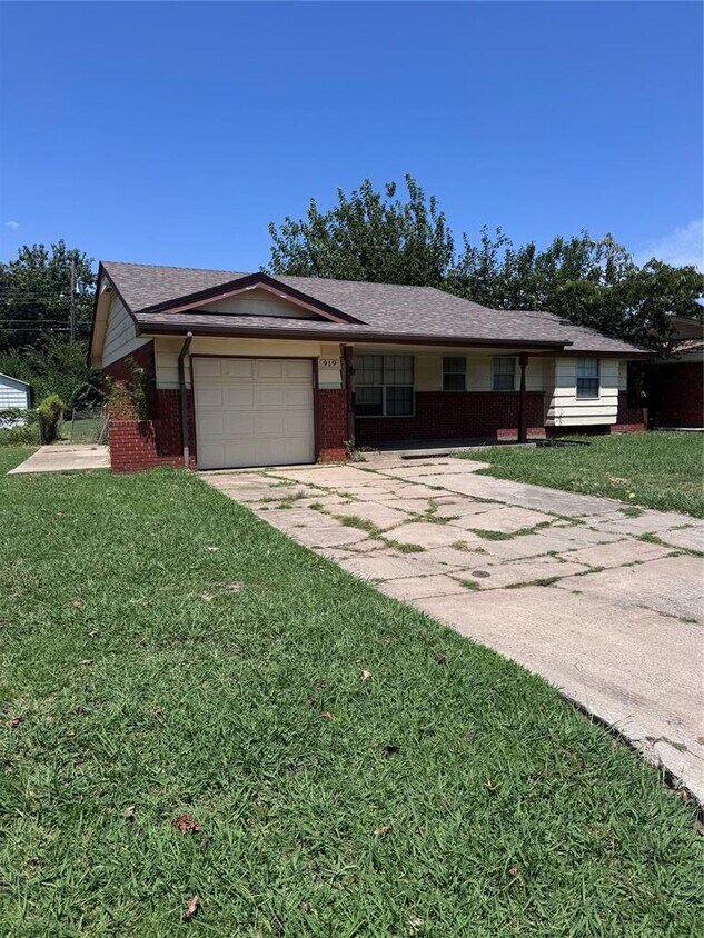 Foto principal - 919 SW 1st St