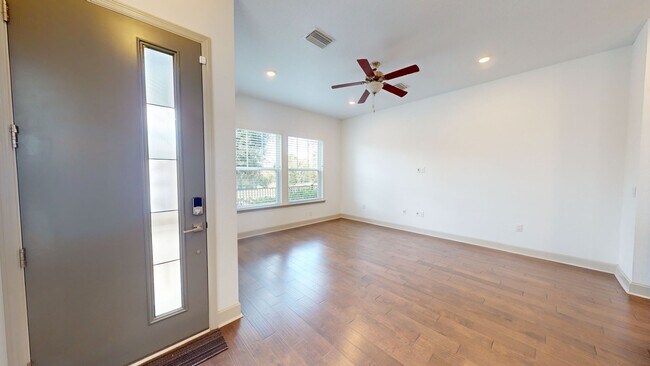 Building Photo - Stunning 3 bedroom, 2.5 bathroom home in t...