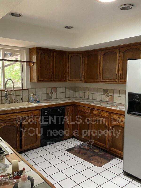 Foto del edificio - 801 W University Heights Dr S
