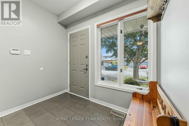 Building Photo - 76 Hunters Glen Crescent