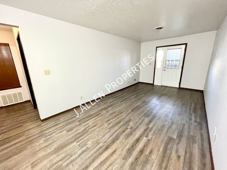 Primary Photo - Rarely Available 1 bed, 1 bath