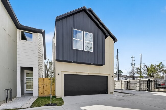 Foto del edificio - 975 Highland Lgt Ln