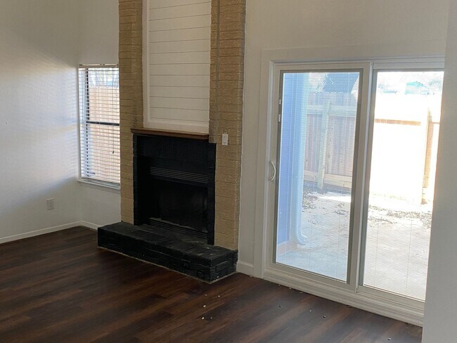 Foto del edificio - North Central Austin Condo