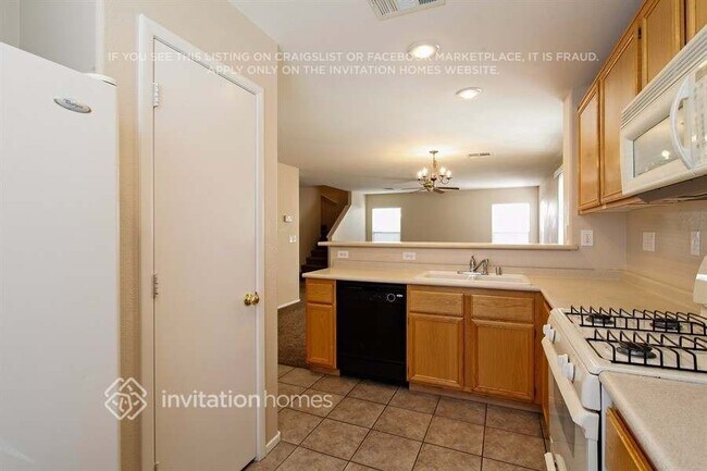 Foto del edificio - 7224 Camden Pine Ave
