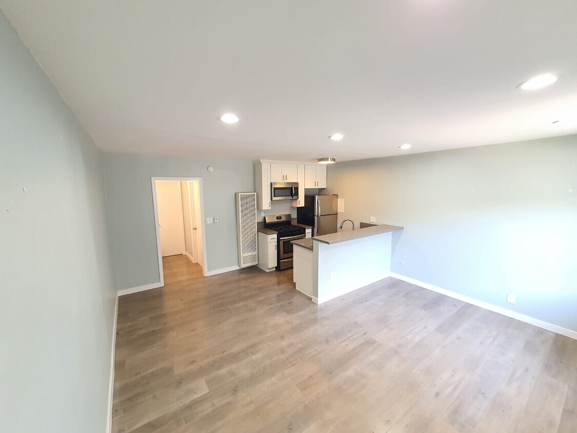 Primary Photo - 2611 Bellevue Ave