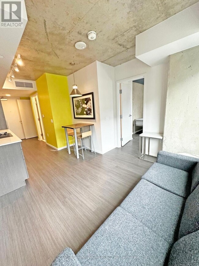 Building Photo - 105 Champagne Ave S