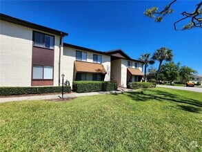 Building Photo - 552 Fairways Dr
