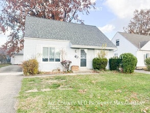 Building Photo - 27081 Farringdon Ave