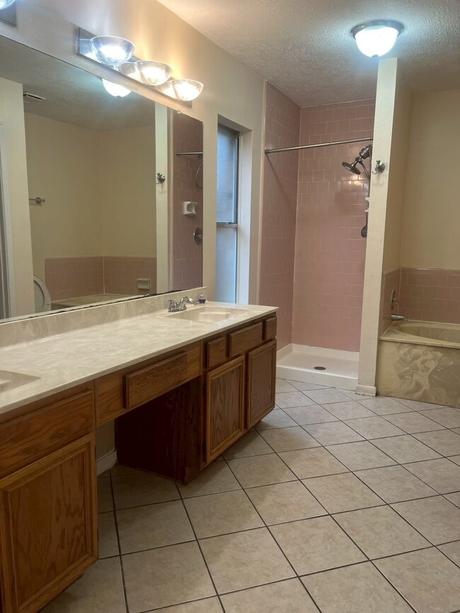 Building Photo - 4823 Pecan Grove Dr