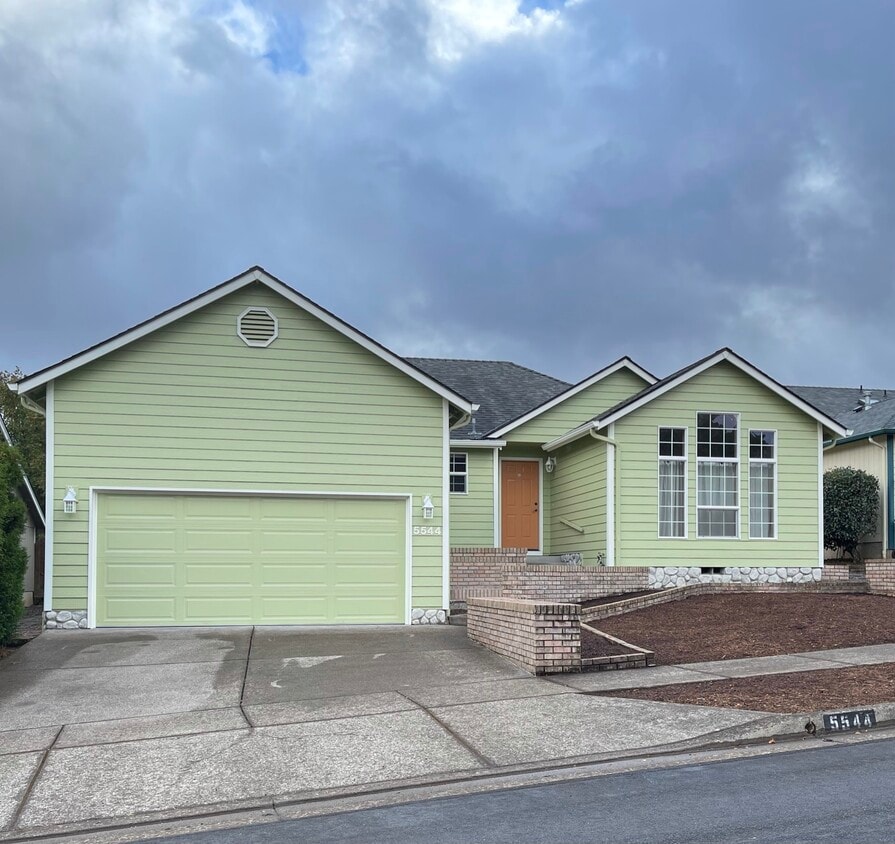 Primary Photo - 5544 SW Otana Plz