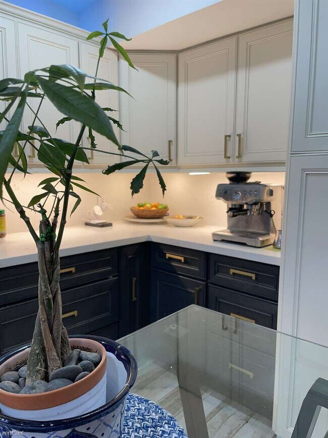 Foto del edificio - 3 br, 3 bath House - 519 Zapata Avenue
