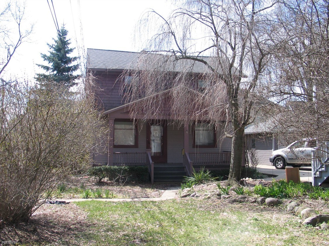 Primary Photo - 3 br, 1 bath House - 717 W Kalamazoo Ave