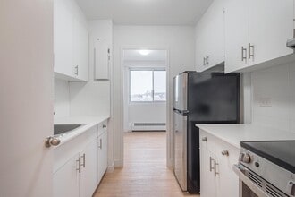 Building Photo - 6311 Av. Somerled