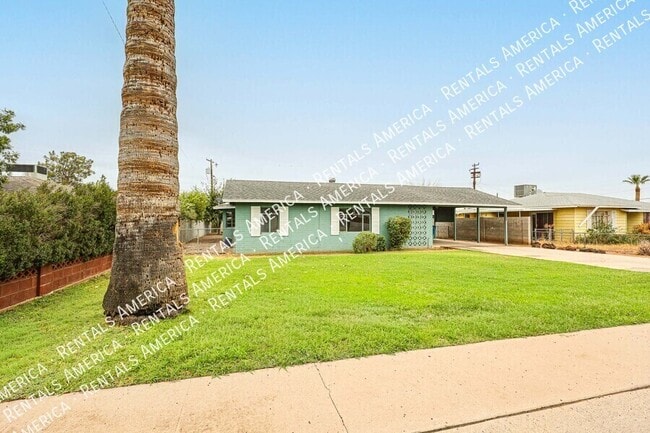Building Photo - 1723 W Indianola Ave