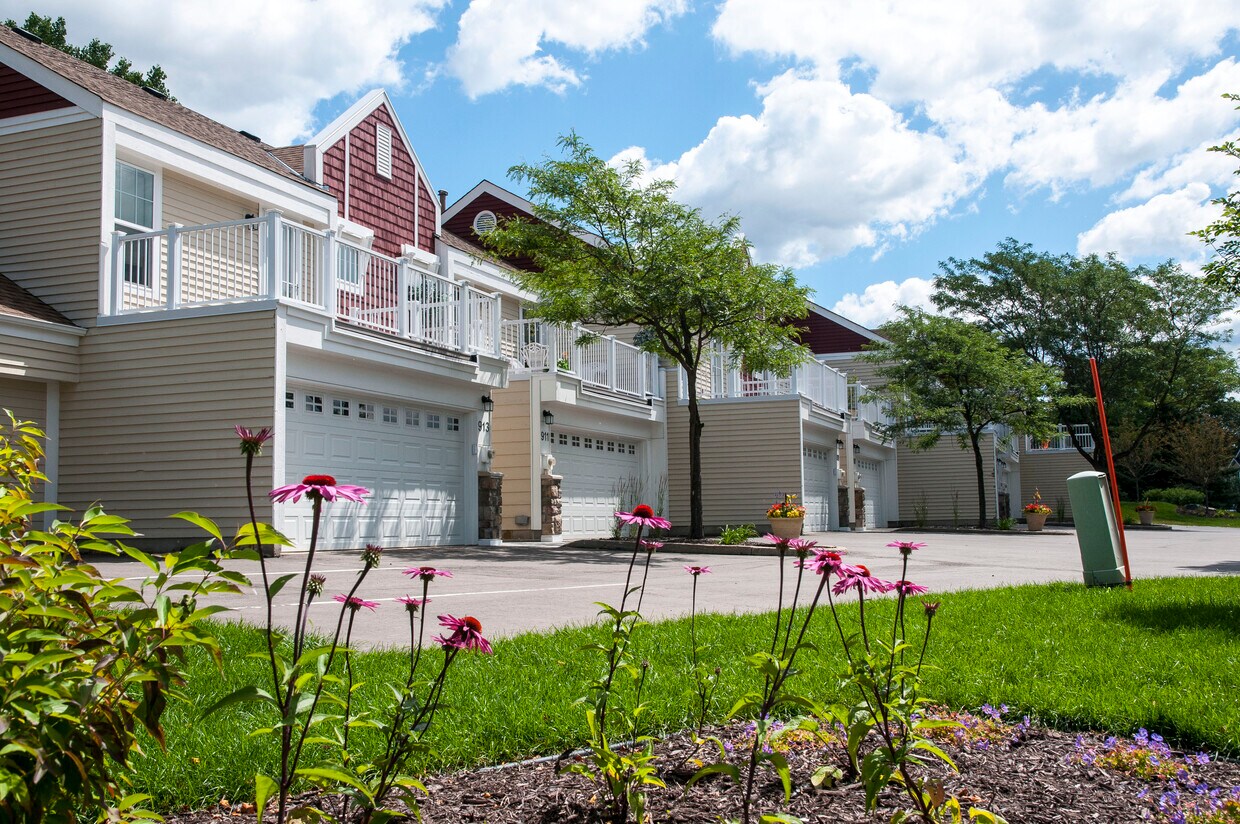 Foto principal - Eagan Gables Townhomes