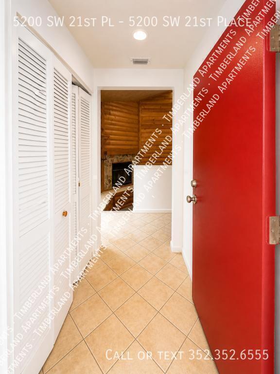 Building Photo - 5200 SW 21st Pl
