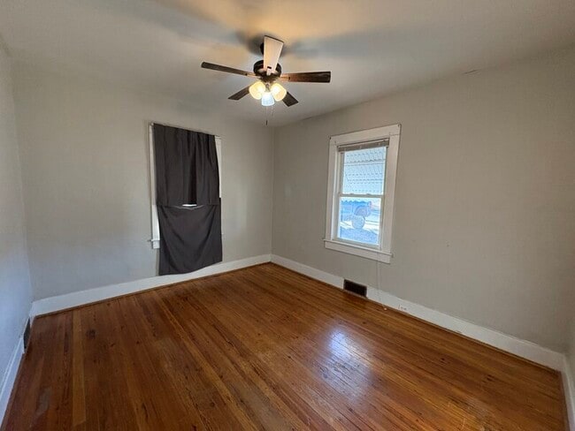 Foto del edificio - 315 Columbia Rd