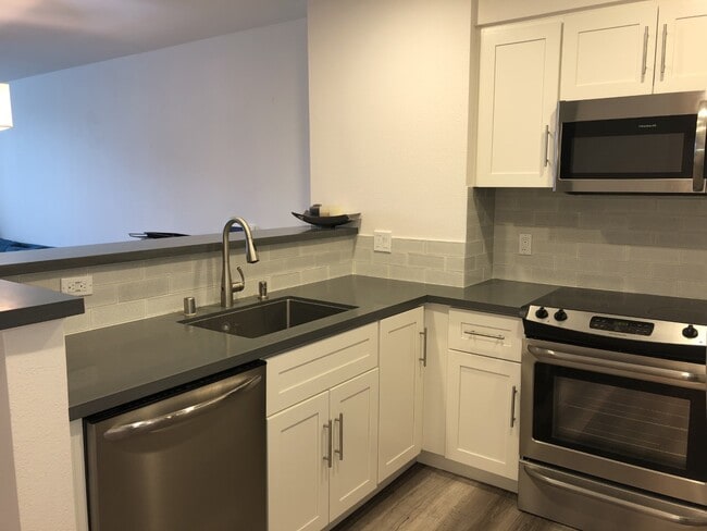 Building Photo - 8400 Oceanview Ter