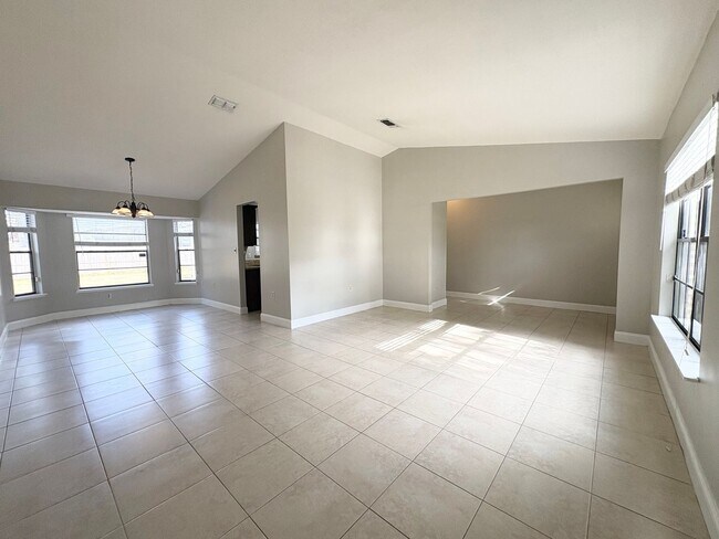 Building Photo - 4B/2B Home in Oviedo ~ Carpet Free ~ Top Rated Schools