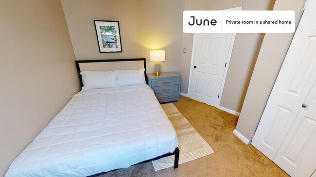 Building Photo - Private bedroom in 4 bed/2.5 bath Home