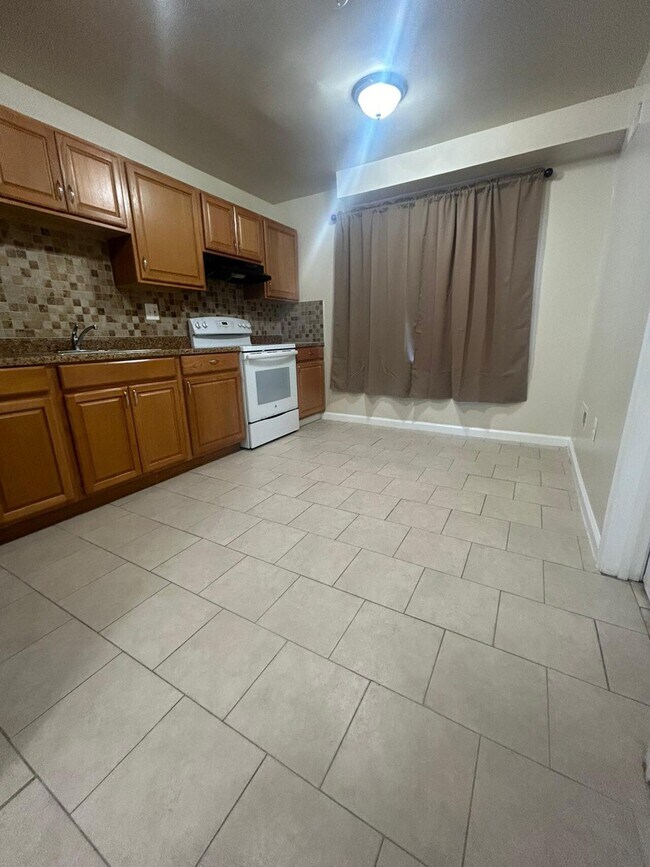 Foto del edificio - 8349 Pioneer Drive