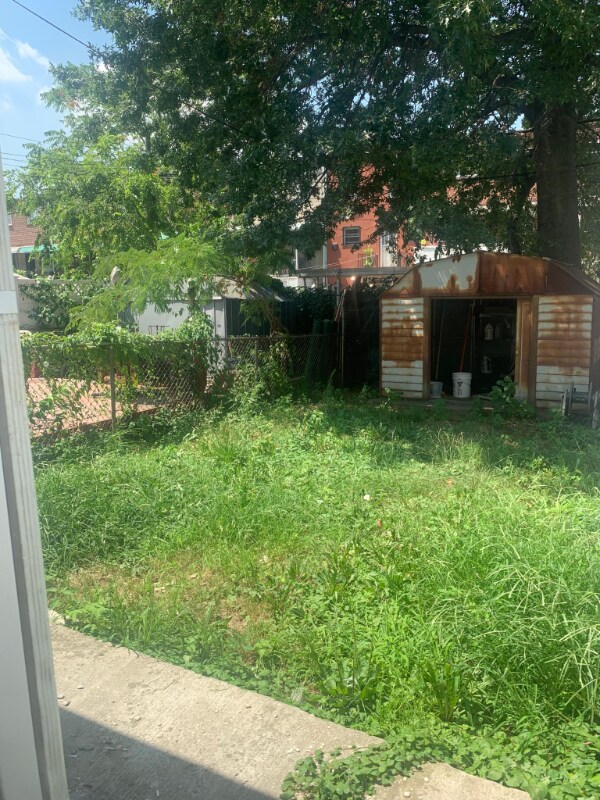 Building Photo - 425 Torry Ave