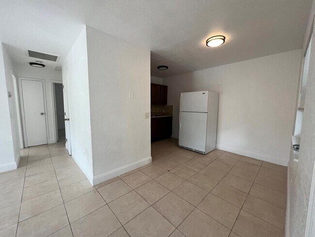 Foto del edificio - 1130 N F St