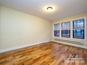 Building Photo - 4419 N Wolcott Ave
