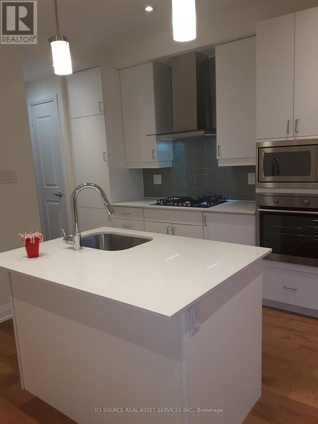 Photo du bâtiment - 200 Woodbine Ave