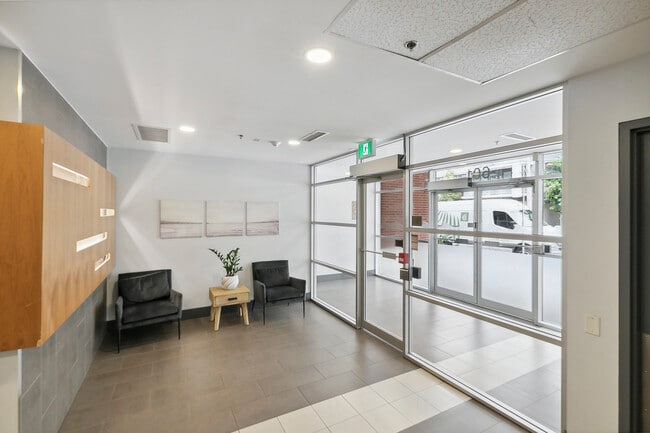 Building Photo - 309-601 Kingston Rd