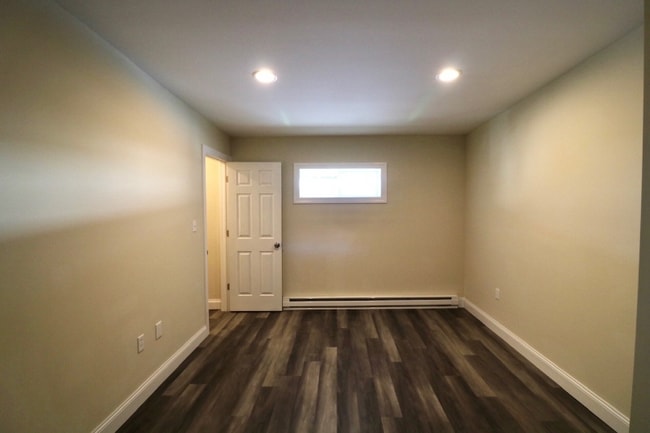 Foto del edificio - 120 Sans Dr