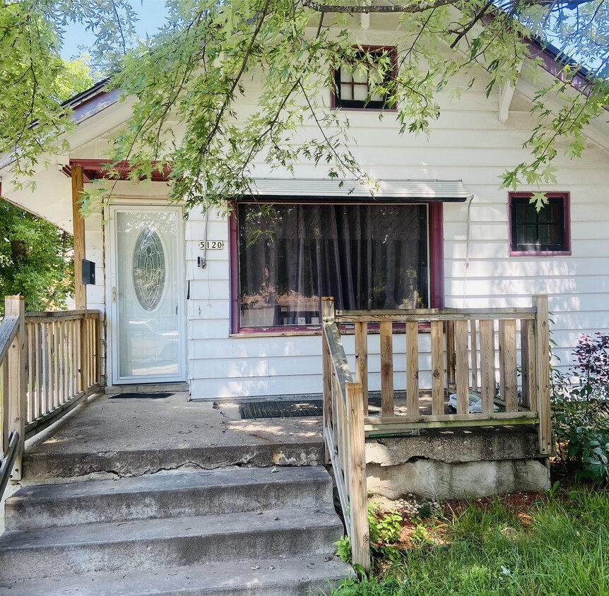 Primary Photo - 5120 W Courtland Ave