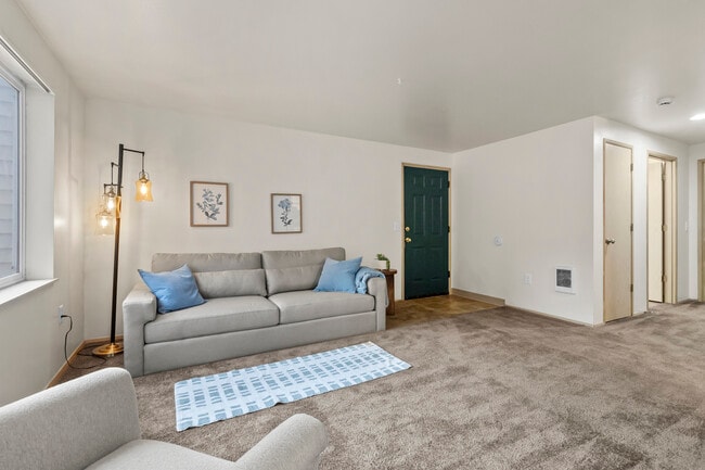 Building Photo - Oak Meadow