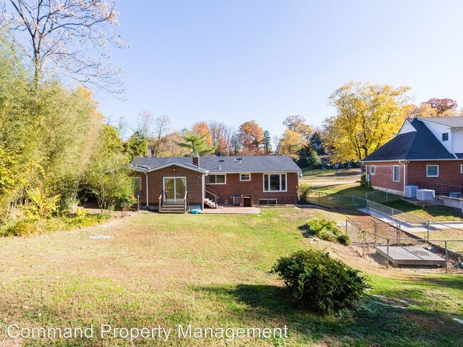 Building Photo - 6014 Leewood Dr