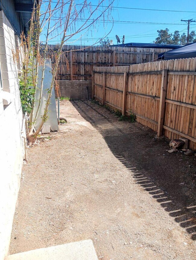Foto del edificio - 3006 N Balboa Ave