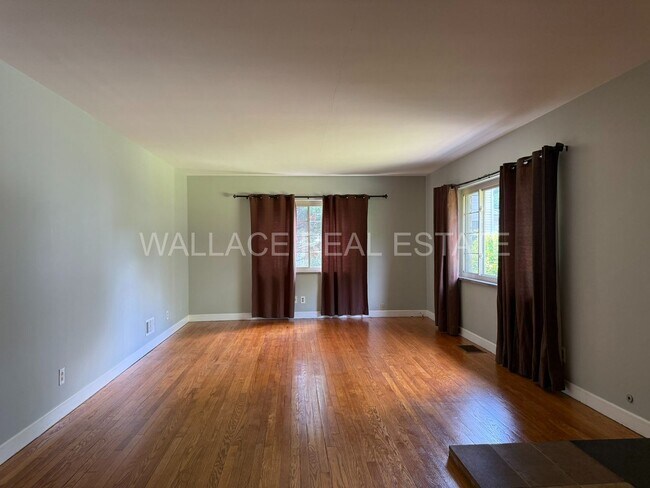 Building Photo - CHARMING STONE HOUSE IN SoKno w/ 3 BDRMS and 2 BATHS