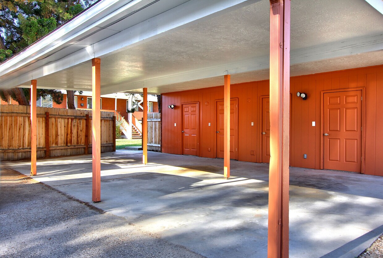 Building Photo - 2815 W Pleasanton Ave