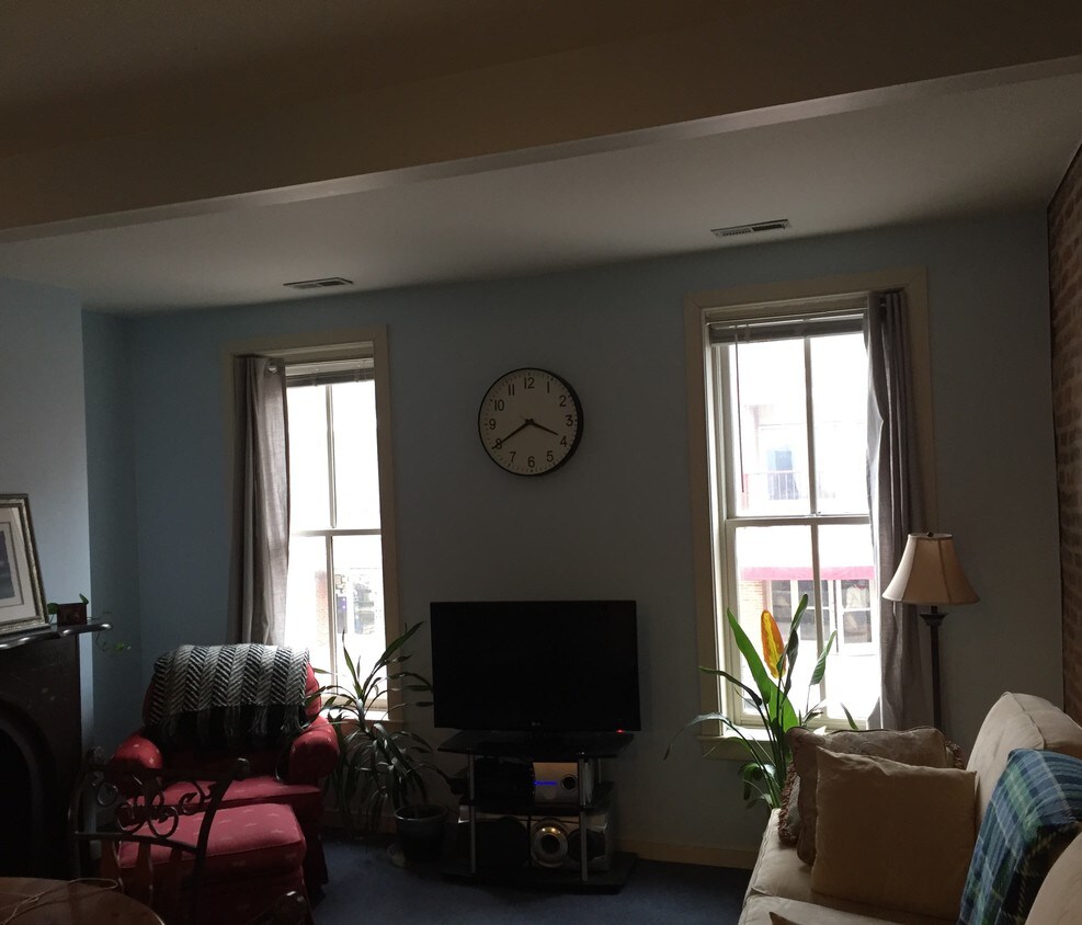 Primary Photo - 906 S Charles St
