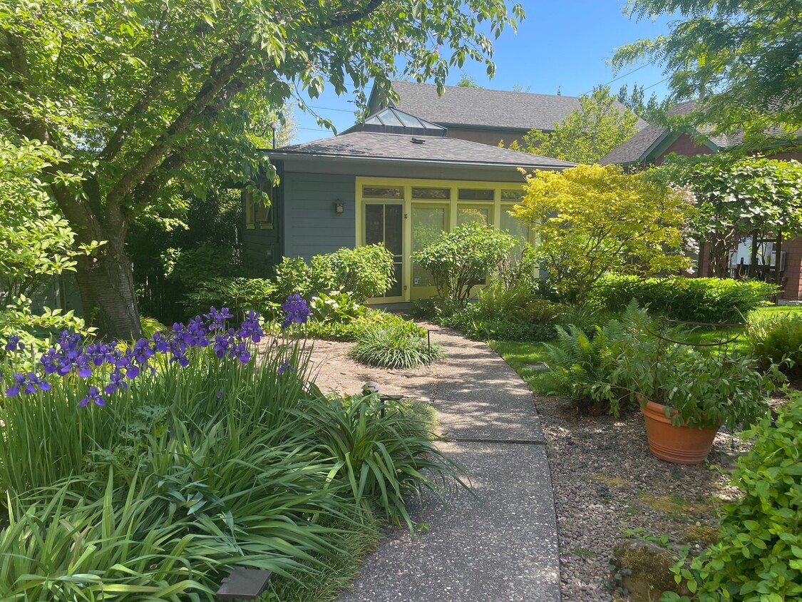 Photo - 110 S Curry St (Portland, OR)