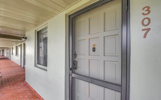 Building Photo - 4070 Tivoli Ct