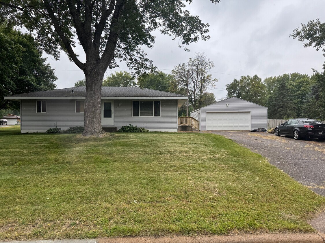 Foto principal - 11225 Nevada Ave N
