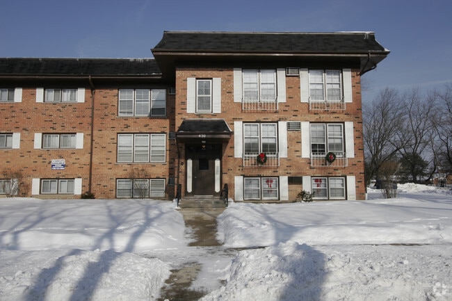 Building Photo - 530 W Stevens Dr