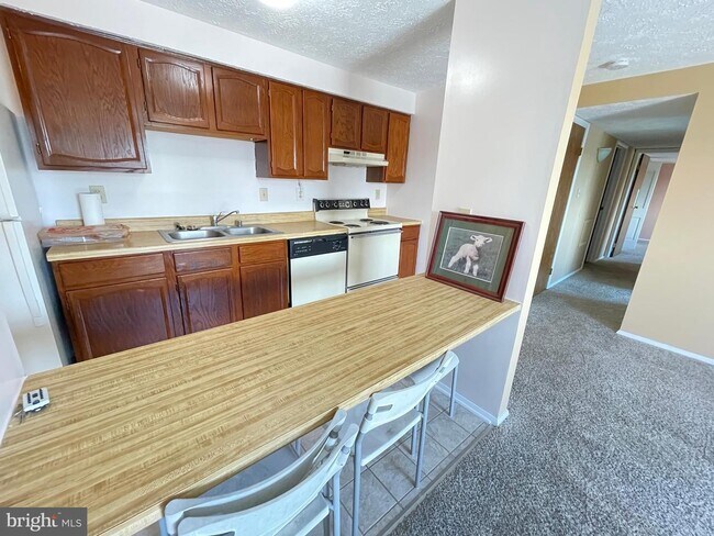 Building Photo - 830 Heather Ridge Dr