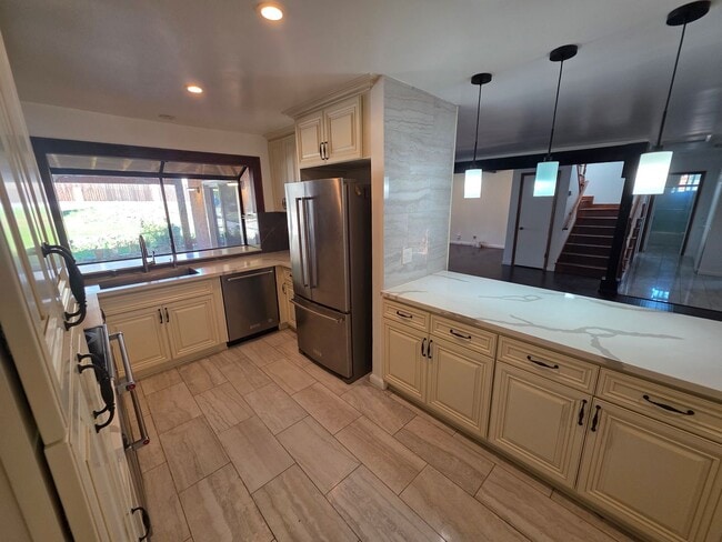 Building Photo - 3 Bedroom Home for Rent with RV Parking, Rock Views & Large Lot