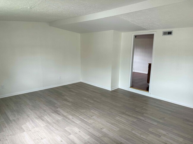 Building Photo - 360 N 11th St