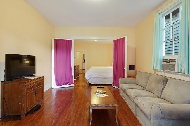 Building Photo - 1807 Ursulines Ave