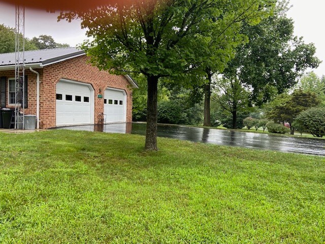 Building Photo - 13610 Westview Dr