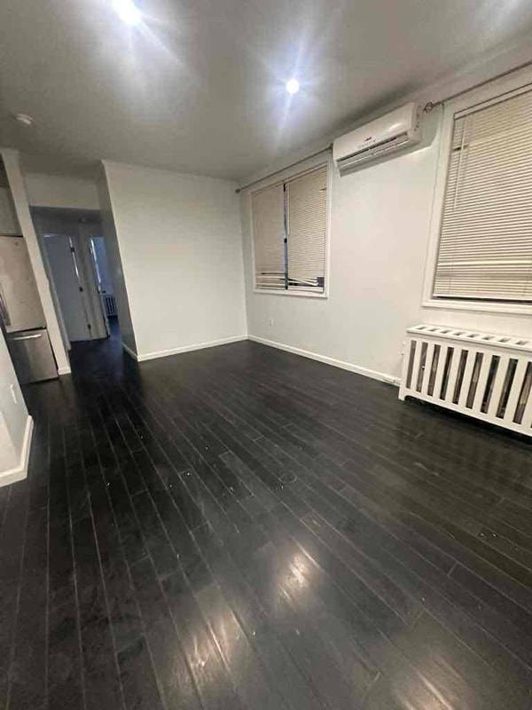 943 E 214th St, The Bronx, NY 10469 Room for Rent in The Bronx, NY