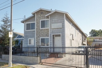 Building Photo - 1428 Plaza del Amo